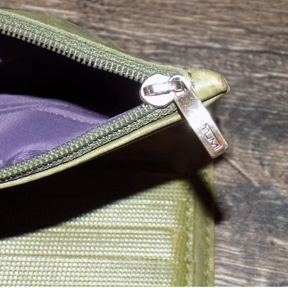 Tumi Bifold Wallet Unisex Olive Green Distressed Leather Card ID Coin Pocket - Picture 8 of 8